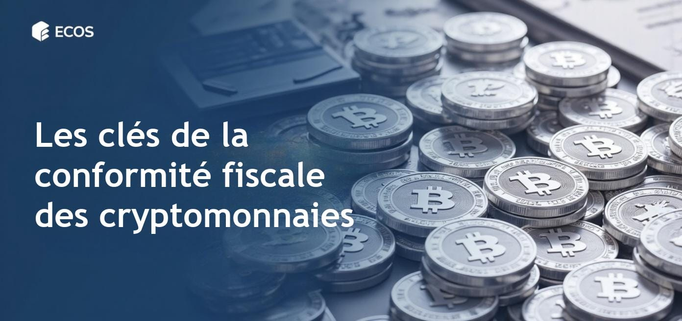 Une collection de pièces de cryptomonnaie avec des formulaires fiscaux, illustrant l'importance de la conformité en matière de taxes sur la cryptomonnaie.